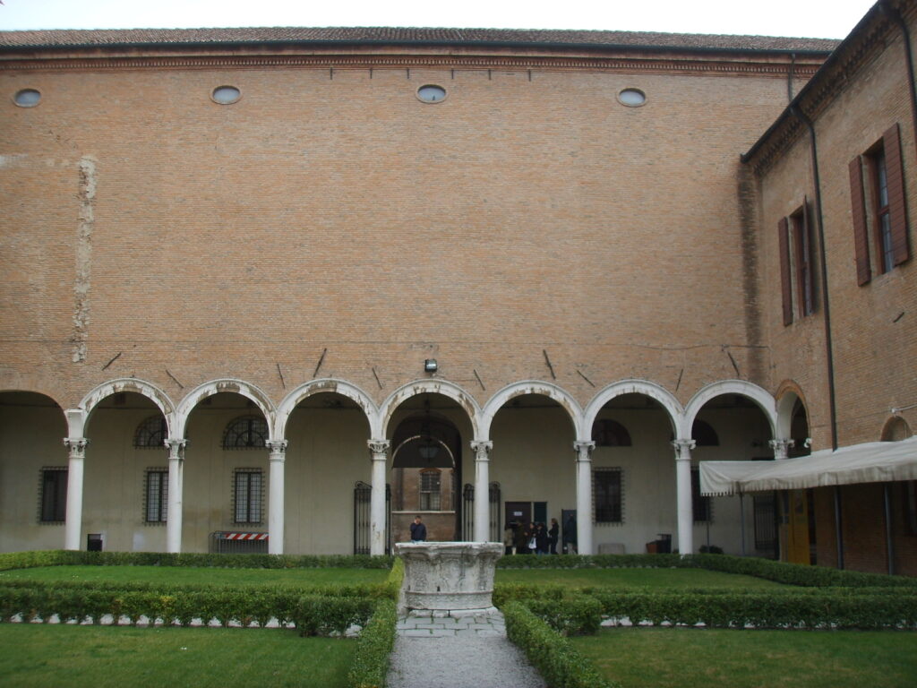 Cortile rinascimentale di Palazzo dei Diamanti a Ferrara